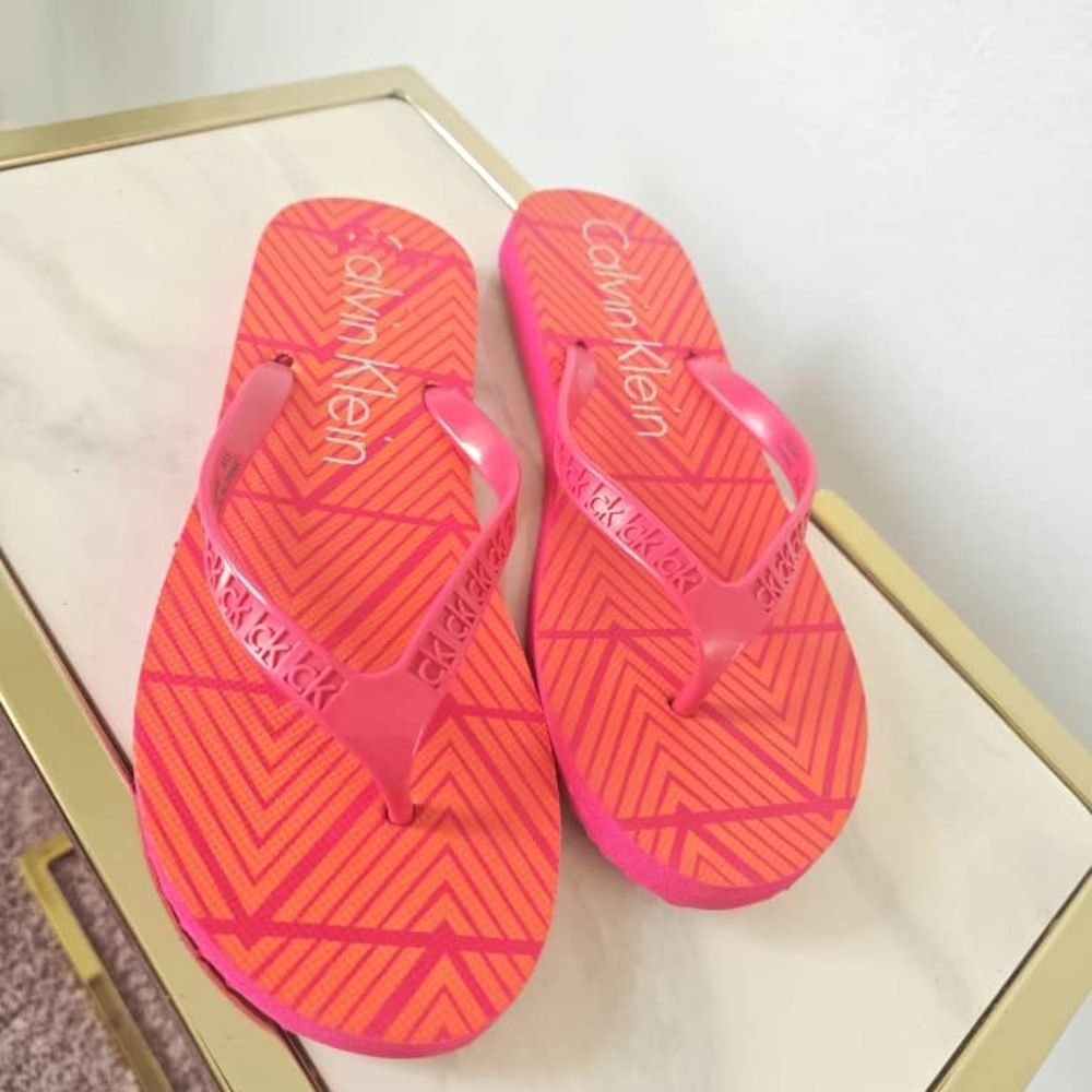 Calvin Klein Woman Waterproof Sandals Summer Beach Size 8M.